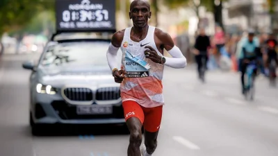 Dunia Atletik Berduka: Eliud Kipchoge Umumkan Pensiun dari Marathon